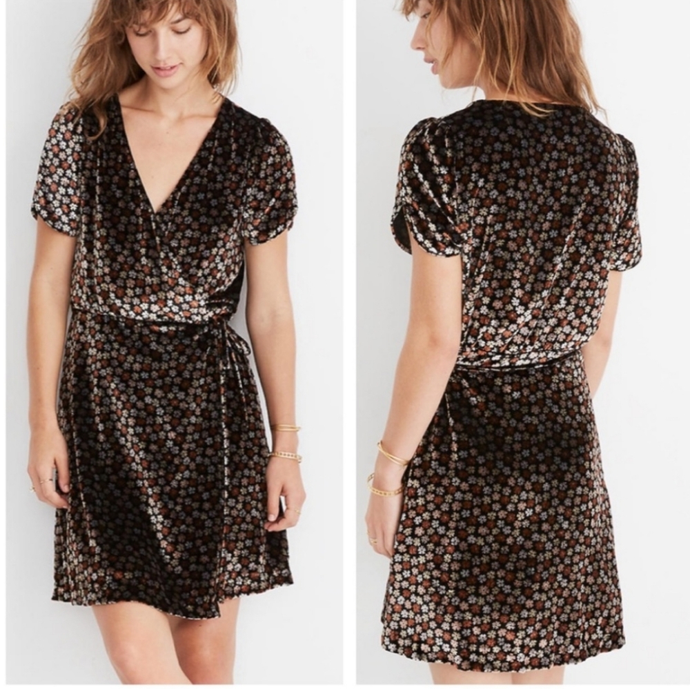 Madewell Velvet Wrap Dress in Petite Bloom…